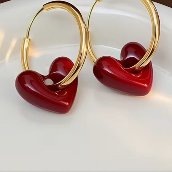 ♥️ NEW Elegant Red Heart Gold Hoop Earrings ♥️ - Picture 7 of 7